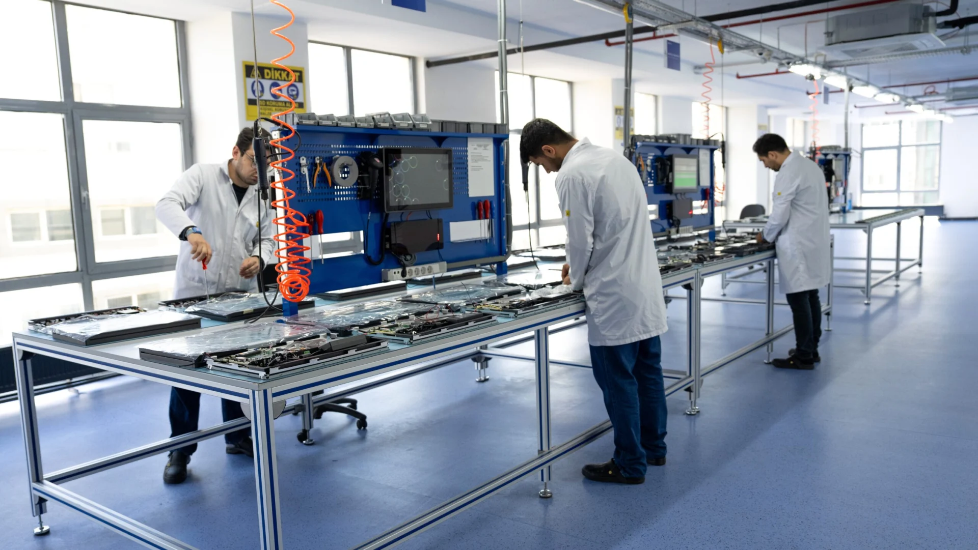 Noya Tech team at the production floor